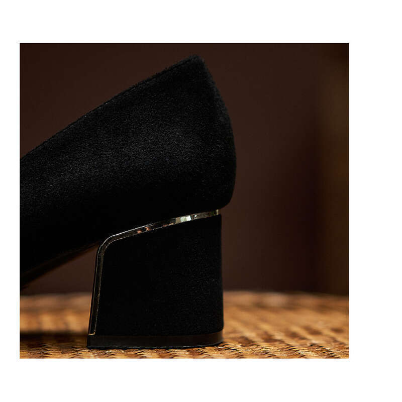 Neue Schuhe mit kleinem, klobigem Absatz und mittlerem Absatz, große Größen sind dicker und gemästeter._voghion.com