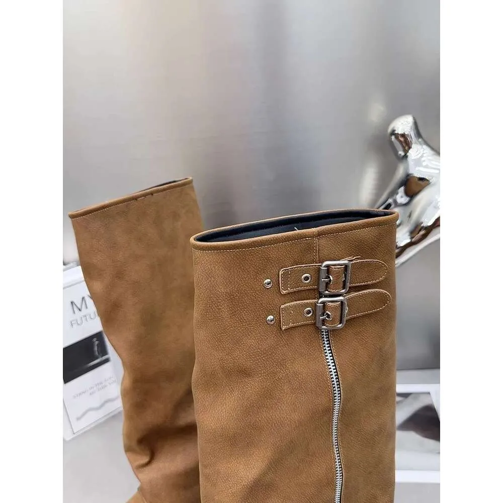 Stivali da stilista alla moda in stile britannico Martin per le donne 2024 Nuovo autunno/inverno Stivali corti con suola spessa e piccoli pantaloni,_voghion.com