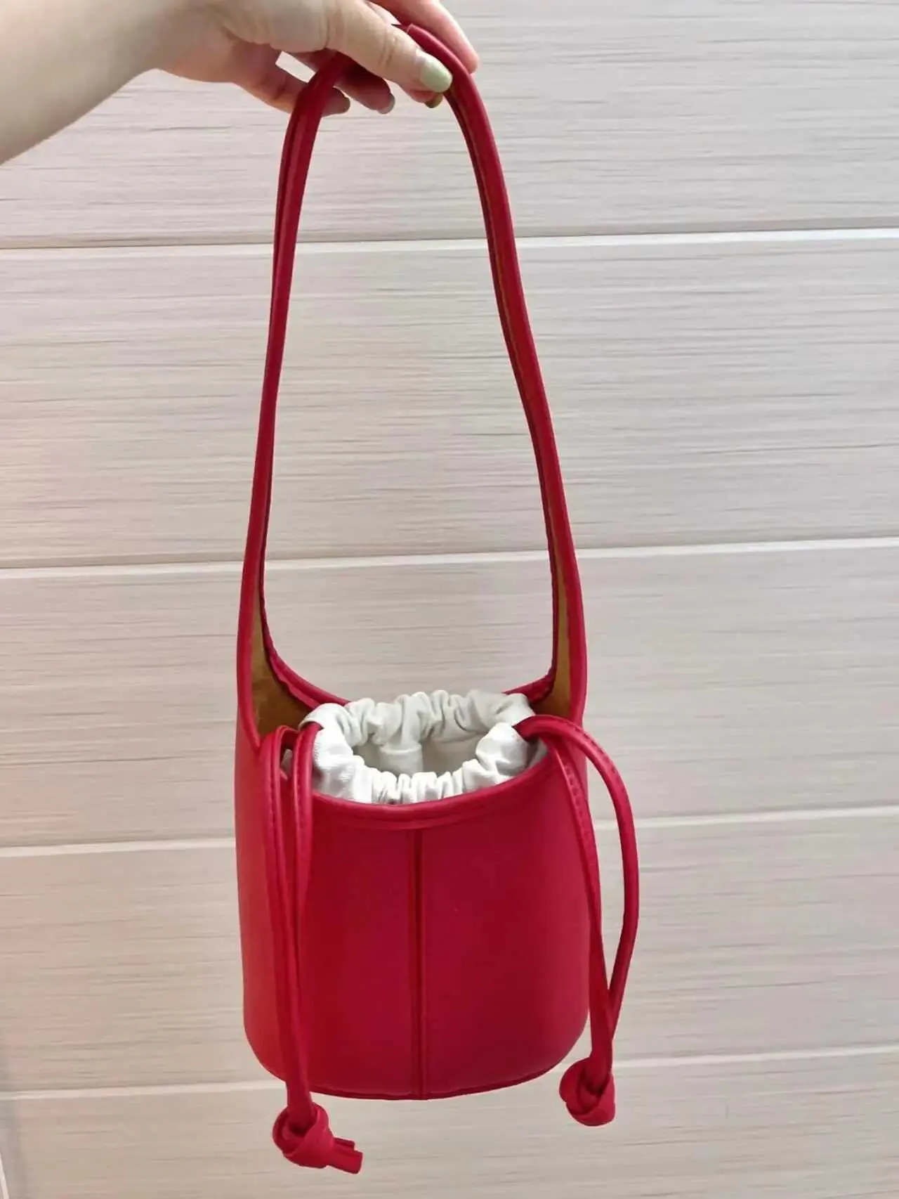 Koreanischer minimalistischer Kordelzug-Design-Wassereimer, rot, künstlerisch, lässig, handgehaltene Umhängetasche, Gemüsekorb, Mutter und Kind_voghion.com