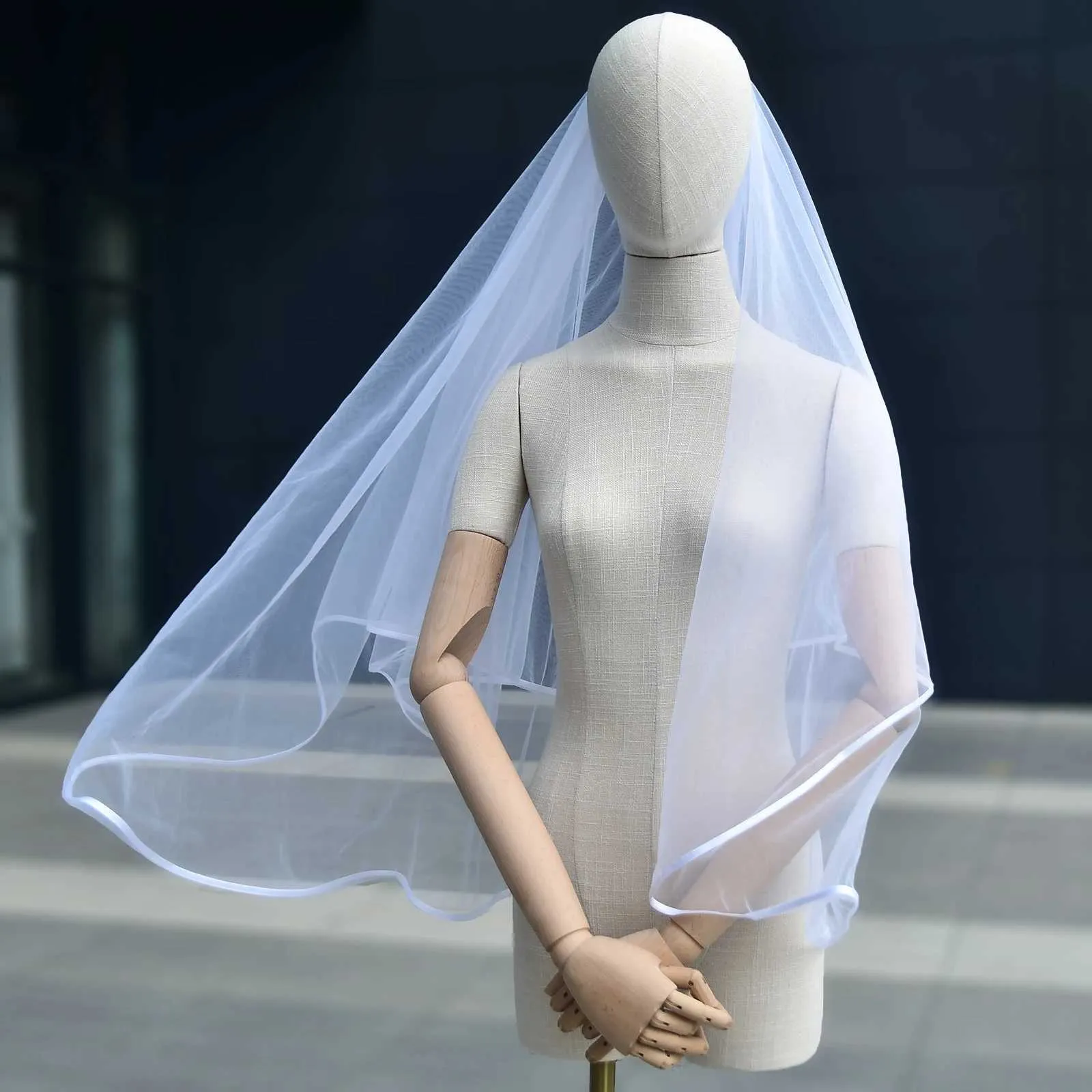 Voile de mariée à 2 niveaux avec bord en ruban, longueur cathédrale, devant et derrière, en tulle italien souple, V97_voghion.com