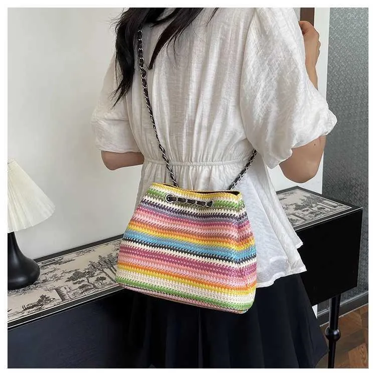 Borsa a secchiello color arcobaleno da donna, con catena a strisce a contrasto, borsa a tracolla, grande capacità, casual, intrecciata da donna_voghion.com
