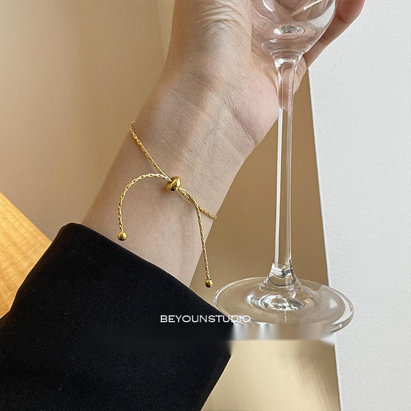 Braccialetto in acciaio al titanio con trazione, stile coreano, per donne di minoranza, lettere dorate, primavera ed estate, tutto abbinato_voghion.com