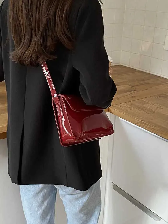 Portafoglio piccolo quadrato alla moda in pelle verniciata rossa retrò e borsa a mano semplice da donna con tracolla Y241216_voghion.com