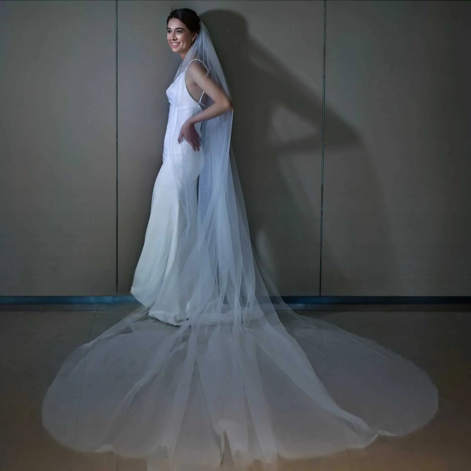 Gioielli per capelli M92 Velo lungo con pettine Velo da sposa semplice a cattedrale, 1 strato, bordo tagliato, tulle morbido trasparente, 120 pollici di larghezza_voghion.com