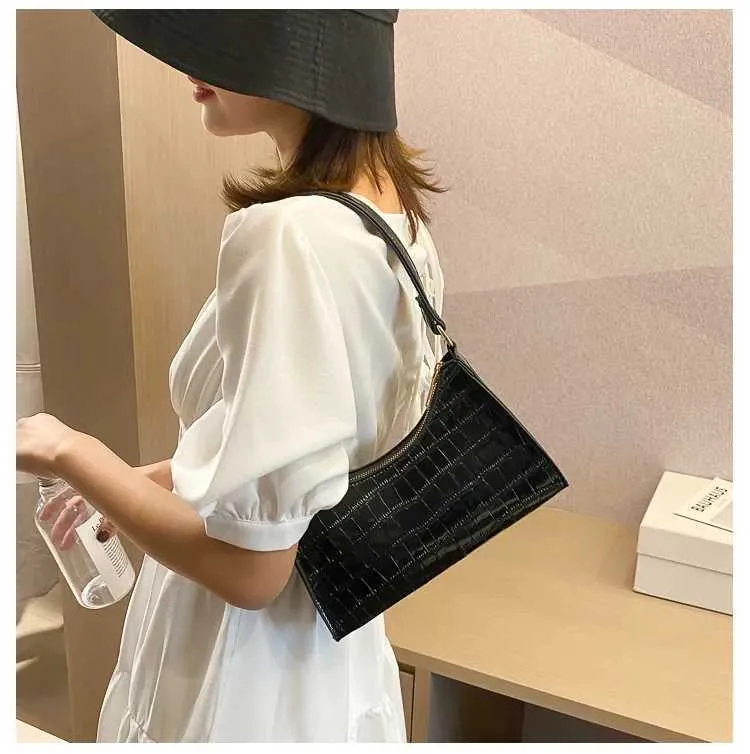 Designer Leather Shoulder Bag Retro Solid Colour Chain Handbag_voghion.com
