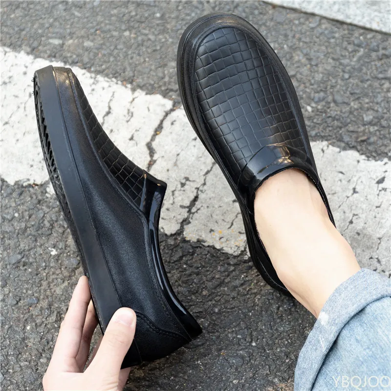 Sügismustad madalad meeste täiskasvanute tööjõu vihmasaapad töökojaplatsile meeste veekindlad autopesula koka aiakingad_voghion.com