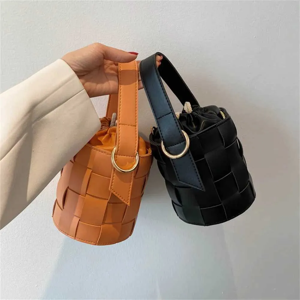 Versatile Womens PU Leather Woven Crossbody Bag Korean Popular Bucket Handbag INS Fashion Drstring Single Shoulder_voghion.com