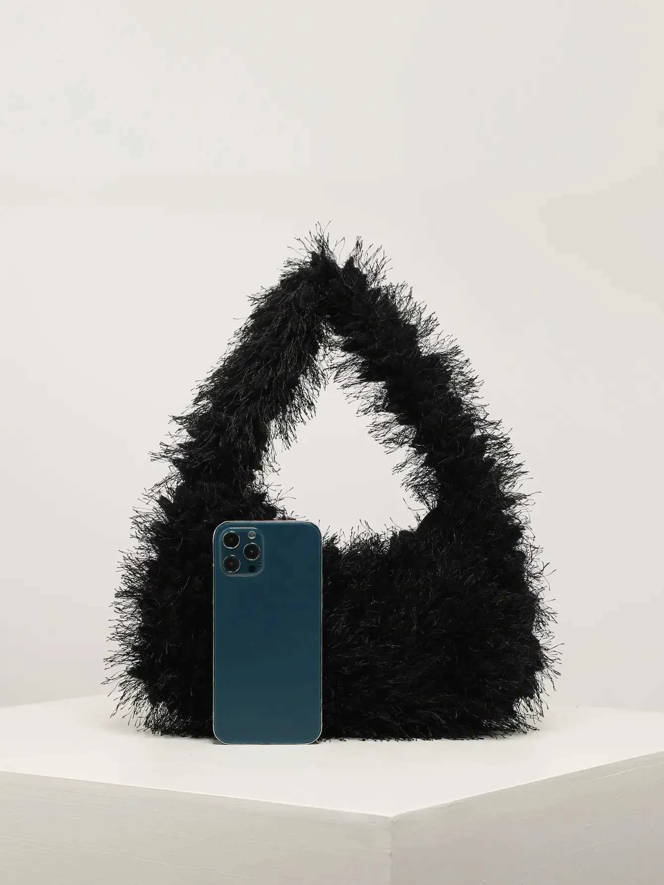 Sac à bandoulière en peluche Y2K de couleur unie en forme de croissant, simple, tout-en-un, joli sac à main pour femme C241106_voghion.com