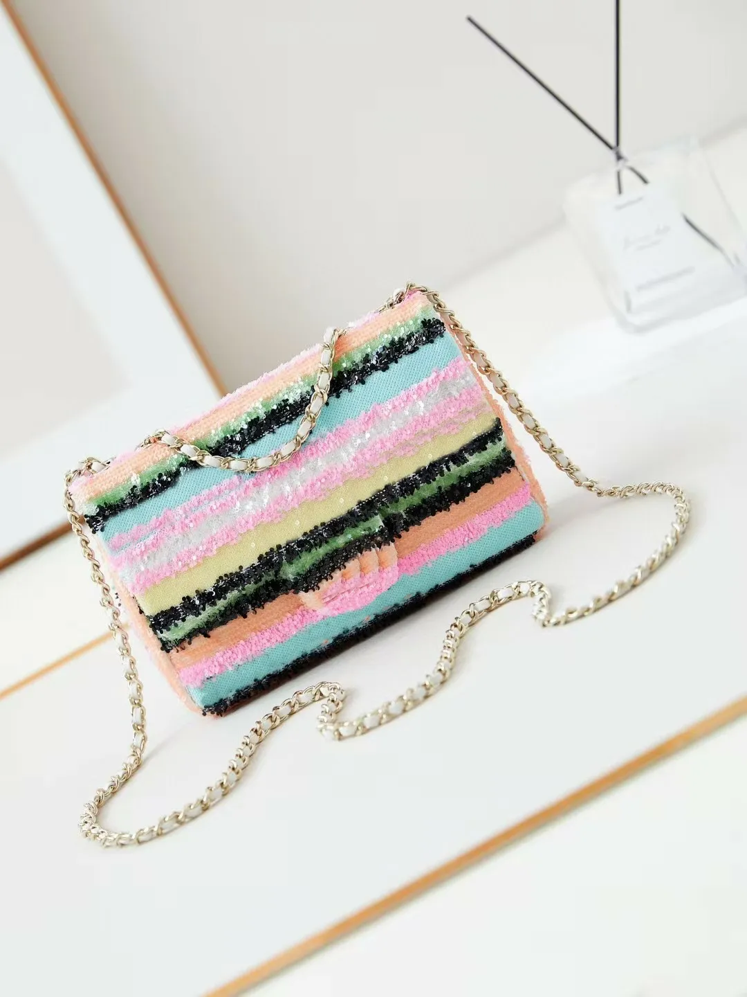 Exquisite Sequin Flap Bag - Dazzling Multicolored Evening Handbag With Gold Hardware And Chain Shoulder Strap_voghion.com