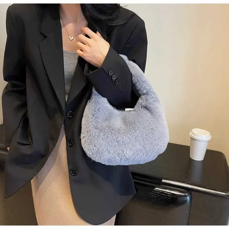 Portafoglio da donna con manico corto Fi Cluh carino Wen Fur Small Half Mo caldo peluche borsa da polso Y241106_voghion.com
