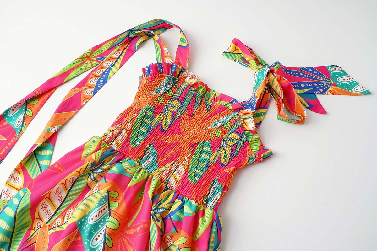 Damenkleid „2024 Summer“ mit Blattmuster und Wickeldesign und Bindeband_voghion.com