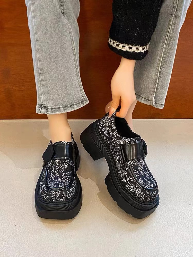 China-Chic Style Velcro Lefu Damesko 2024 Forårsnye Print Runde Hoveder Små Lædersko med Tykk Hæl og Blød Sål_voghion.com