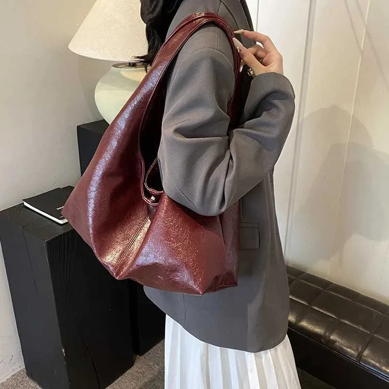Sac à bandoulière d'hiver pour femme en cuir PU de grande taille LEFTSIDE Design 2024 Nouvelle tendance Y2K Sacs à main et portefeuilles_voghion.com