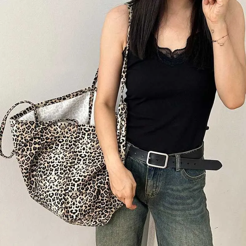 Women's Leopard Print Canvas Tote Bag Large Capacity Handbag_voghion.com