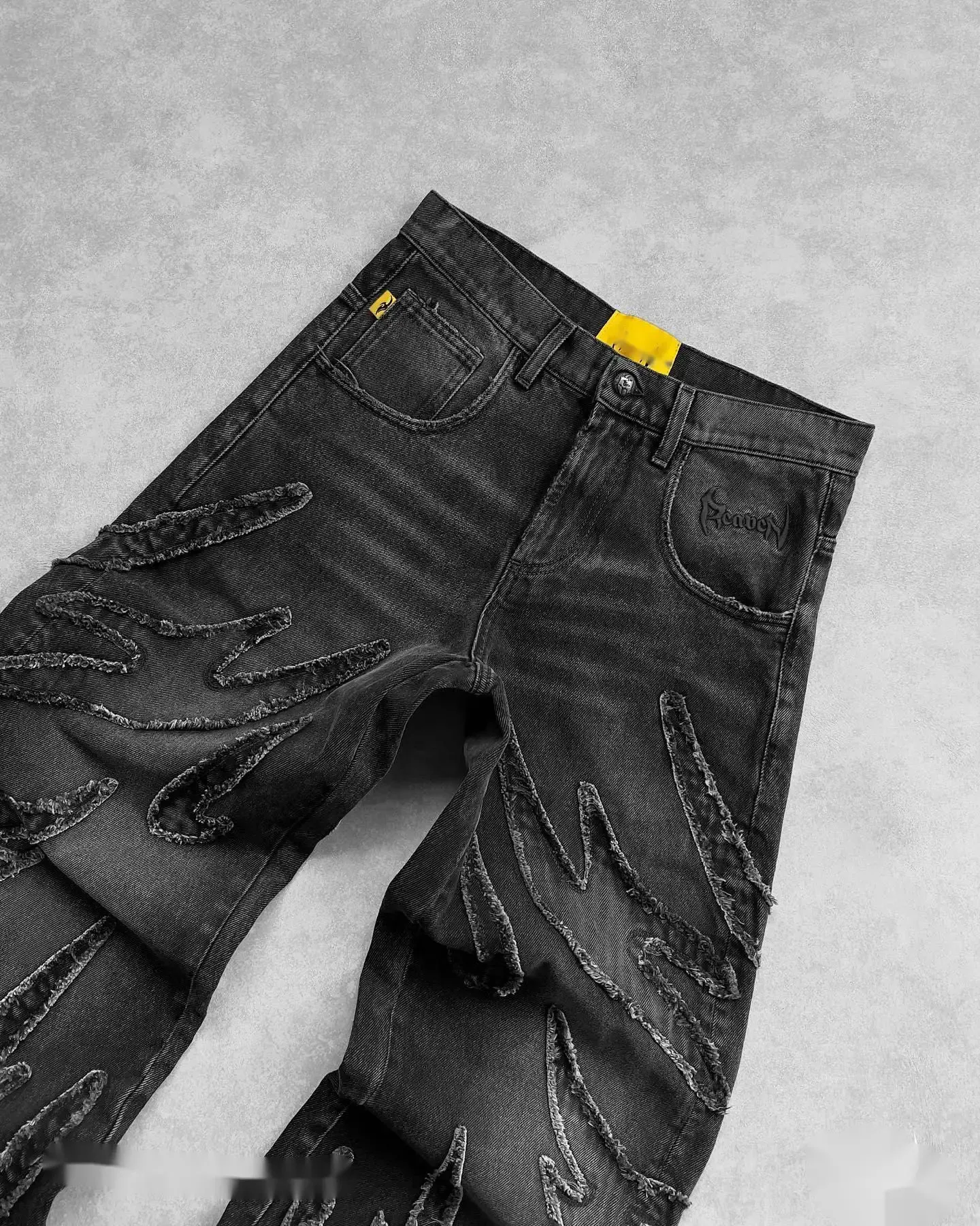 Y2k Retro crne vrećaste traperice za muškarce Hip Hop Punk Raw Edge vez Vintage uzorak Patchwork traperice visokog struka_voghion.com
