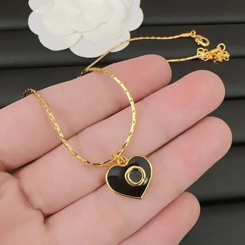 Collana con ciondolo a forma di cuore nero 2023 per donna, in oro, con ciondolo elegante e catena a maglie._voghion.com