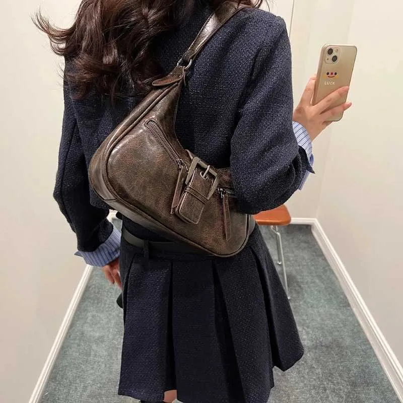 LEFTSIDE Retro Riemendesign PU Lieder Schëllertaschen fir Fraen 2024 Y2K Kleng Vintage Fraen Ënneraarm Crossbody Tasche_voghion.com