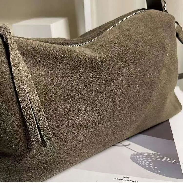 Jednoduchá podzimní zimní kolekce, šedohnědá, prostorná bostonská taška, měkká matná semišová hovězí kůže, dámská taška přes rameno_voghion.com