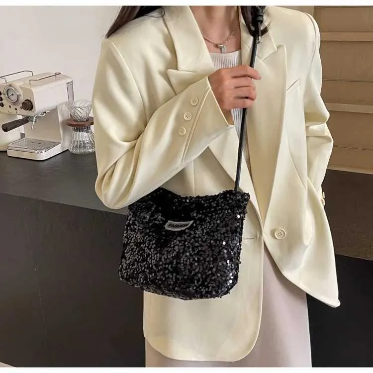 Frauen Pailletten Solide Shiny Stachels Eimer Griff Weibliche Casual Pendeln Schulter Pack Dame Weiche Große Kapazität_voghion.com