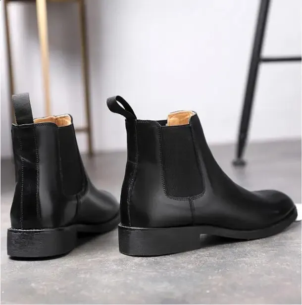 Bottes classiques rétro en cuir véritable pour hommes, chaussures montantes décontractées de style britannique à la mode à la cheville pour hommes 240830_voghion.com