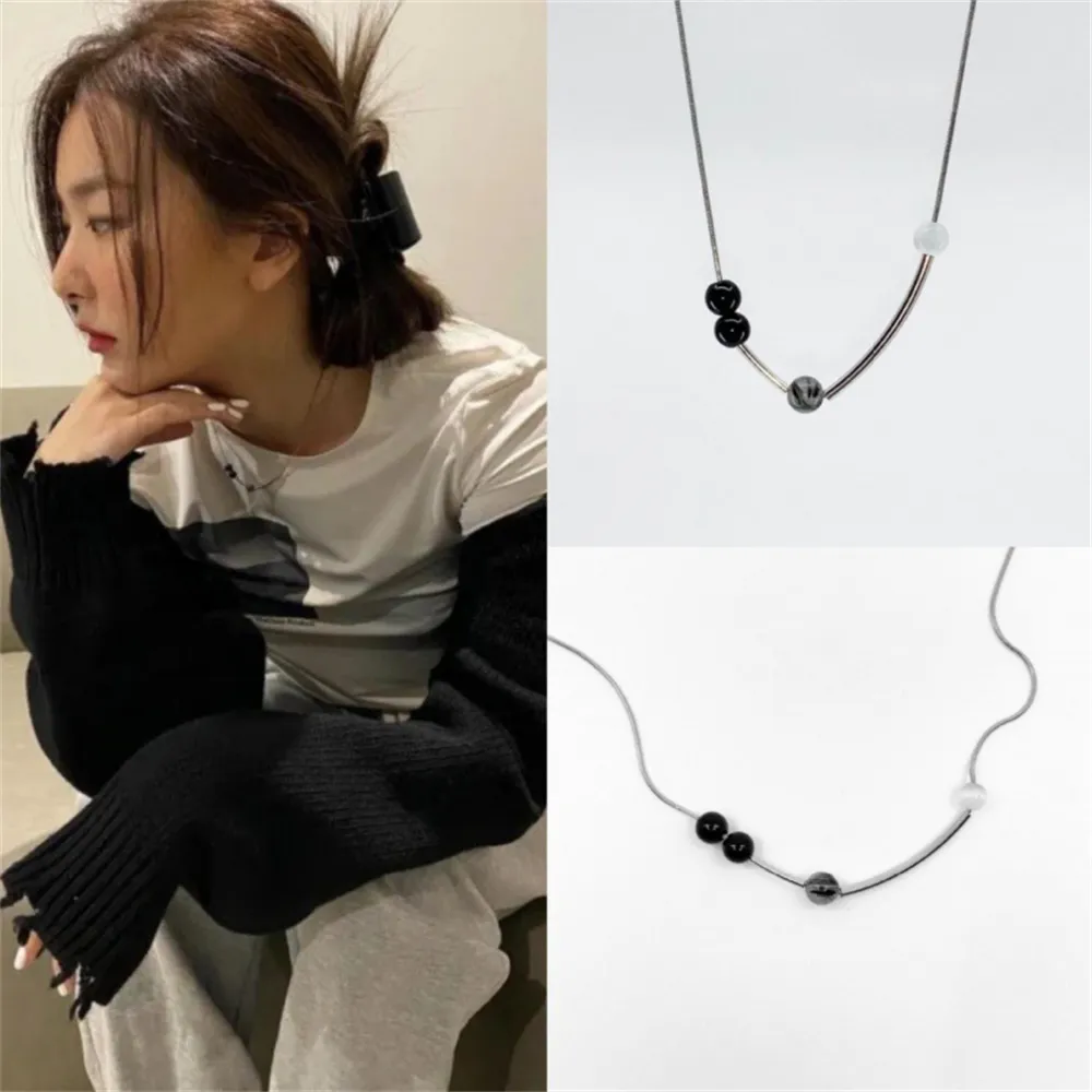 Collier pendentif vintage en pierre opale et choker en acier_voghion.com