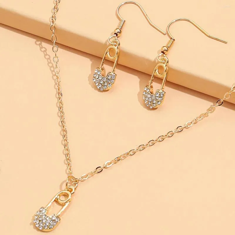 Collane con ciondolo 2023 2 pezzi/set Collana con spilla di sicurezza in cristallo alla moda per donne Ragazza Catena al collo Ciondoli Collare Compleanno_voghion.com