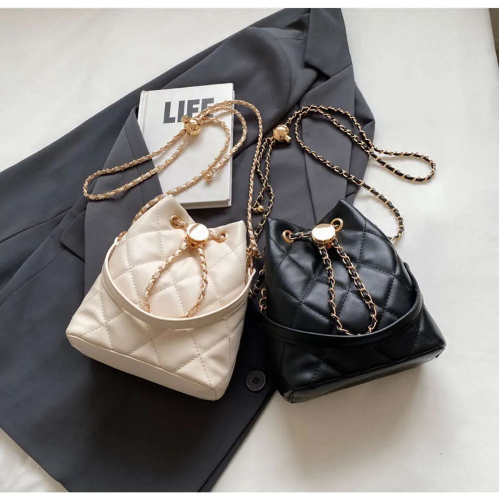 2024 Neue Damen Handba Crossbody Ba Kette Innovatives Design Mode Vielseitig Natürlicher Minimalistischer Stil Kostenlos_voghion.com