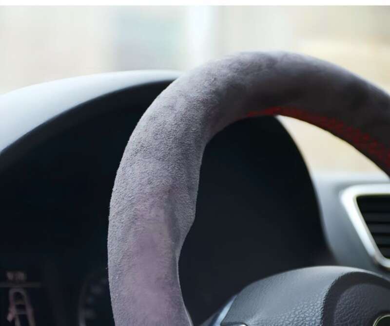 Auto rooliratas käsitsi õmmeldud seemisnahast, universaalne plüüskate aastaringseks kasutamiseks, libisemisvastane ja higi imav käepideme kate_voghion.com