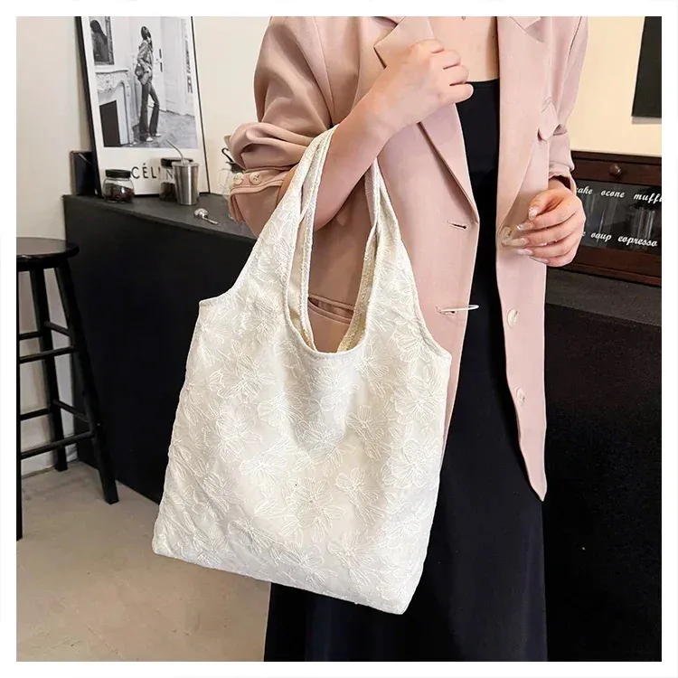 Summer Women's Shoulder Bag With Butterfly And Flower Canvas Design_voghion.com