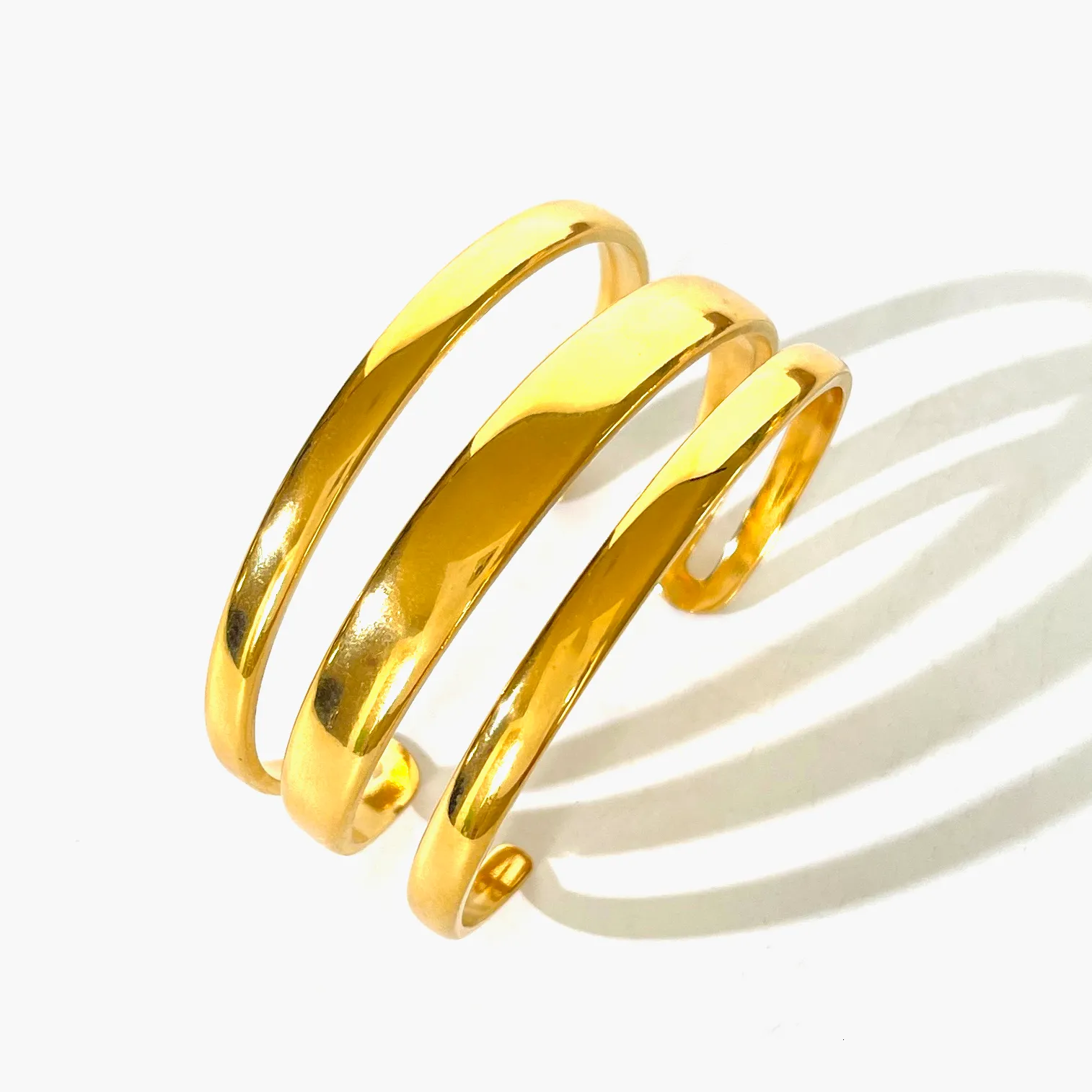 Pulsera minimalista de acero inoxidable chapado en oro macizo PVD de tres capas sin deslustre Perisbox_voghion.com