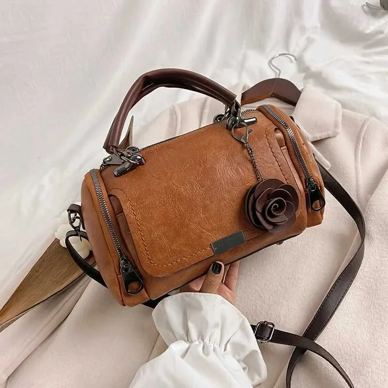Große Vintage-Handtasche Boston aus einfarbigem PU mit Reißverschluss und Anhänger – perfekt für den gelegentlichen Gebrauch C241217_voghion.com