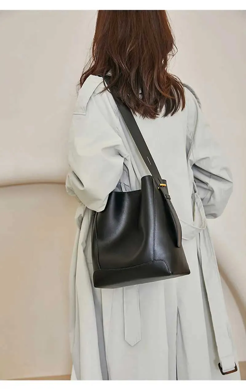 Denim shoulder fashion trend designer bucket large capacity genuine leather womens cross body bag Y241121_voghion.com