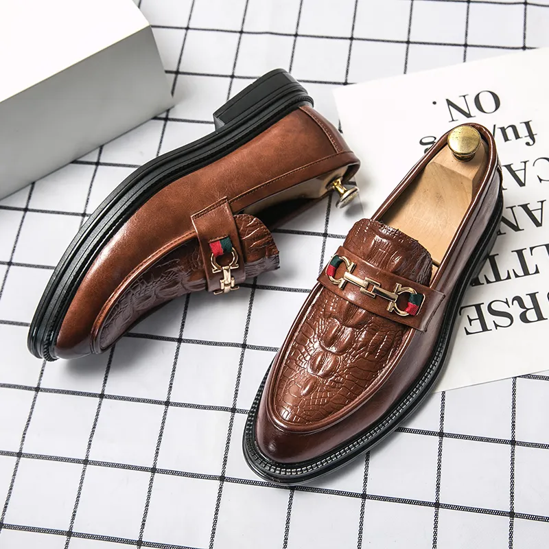 2023 nya män Casual Classic Designer Emed Läder Märke Bekväma Business Klänning Skor för män Loafers_voghion.com