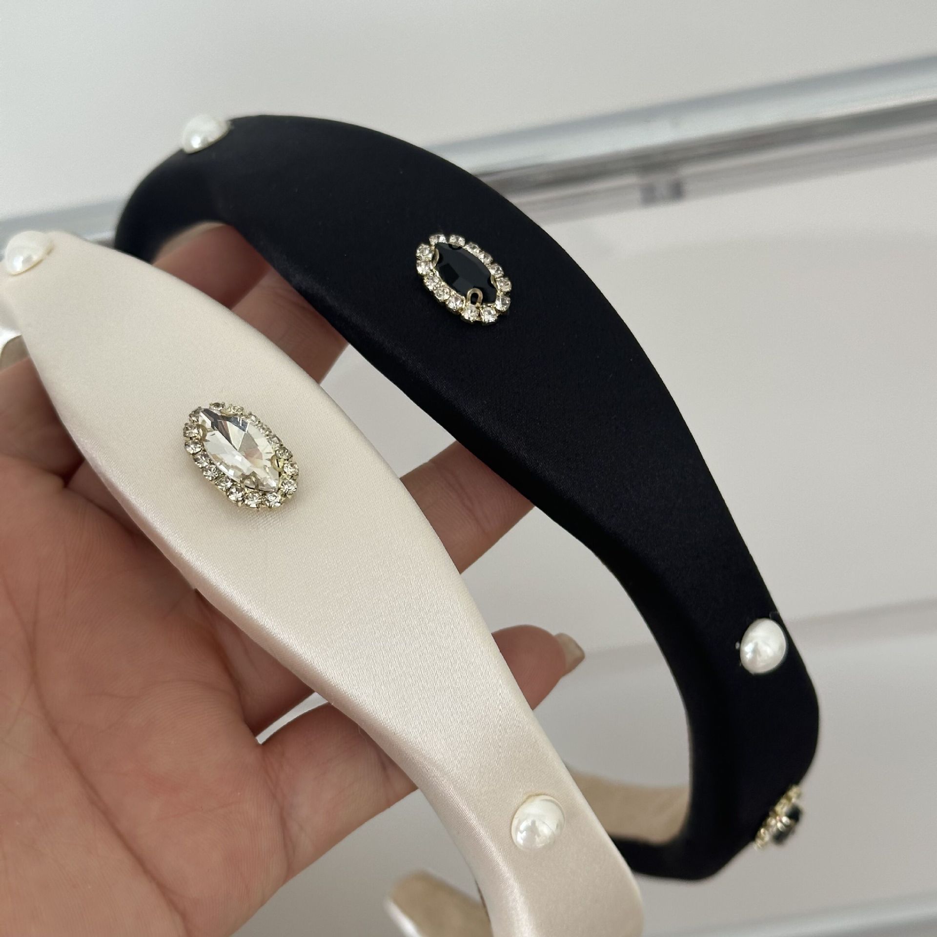 Bandolete de seda com pérolas e strass estilo francês para mulher_voghion.com