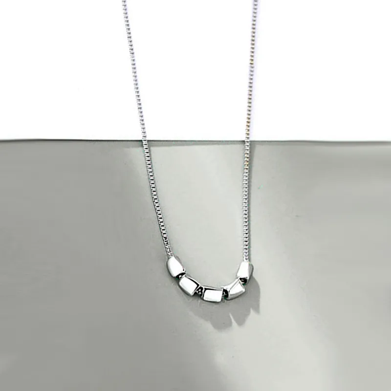 Collana con catena e perle irregolari gioiello donna alla moda_voghion.com