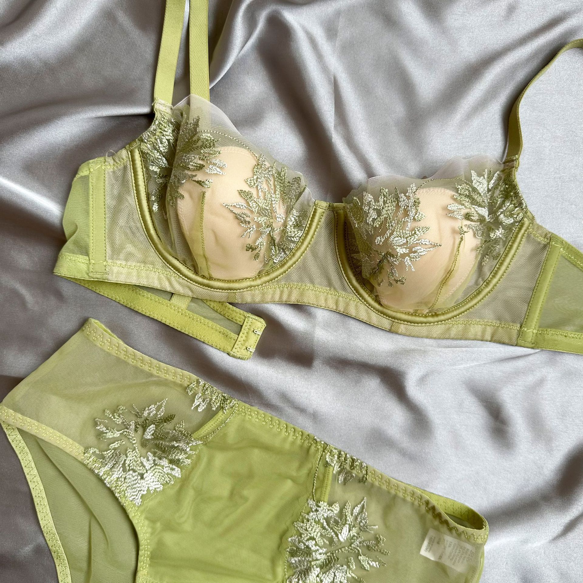 New French style thin rabbit ear cup embroidered lace sexy lingerie small chest display large gathering bra set_voghion.com