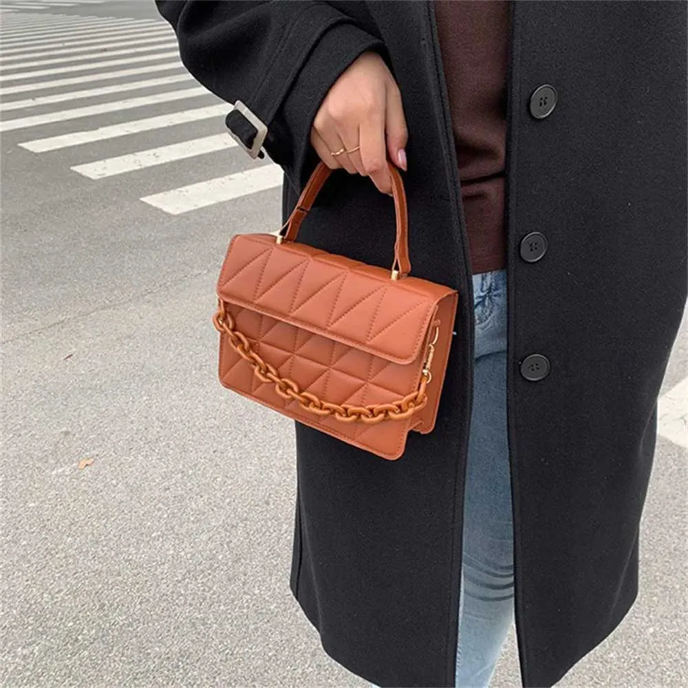 Nouveau sac à bandoulière en toile pour femmes, sac à bandoulière tendance avec chaîne, marque de créateur et portefeuille, petit sac à main à rabat Y241123_voghion.com