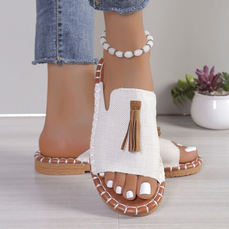 Pantofole da donna con punta aperta e nappe piatte alla moda_voghion.com