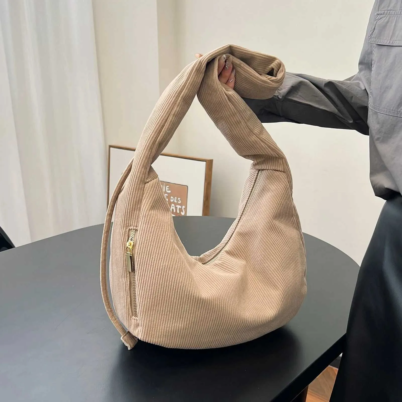 Corduroy Drstring Cloud Damen Große Kapazität Dumpg 2024 Neue einfache lässige Achseltasche Handtasche Schulter CrossbodyC241106_voghion.com