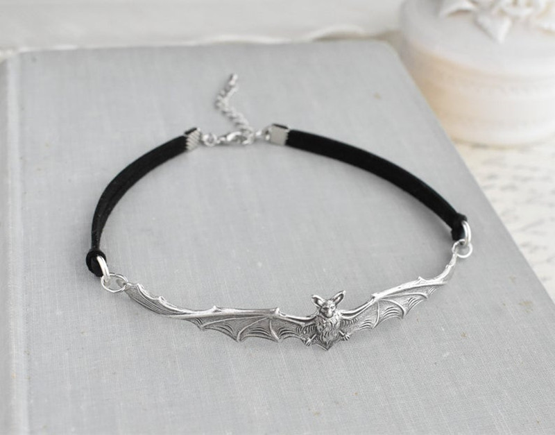 Colliers Mode Gothique Noir Grand Collier Aile Ouverte Chauve-Souris Volante_voghion.com