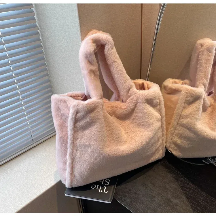 Borsa a tracolla singola grande capacità in peluche, per pendolari, moda autunno e inverno 2024, borsa in pelliccia, 241120_voghion.com
