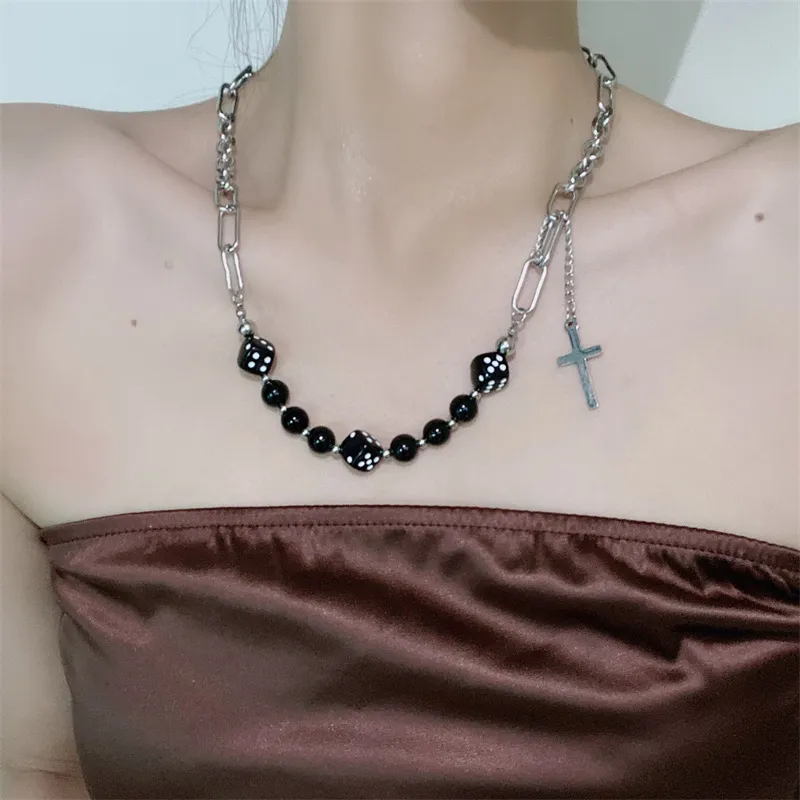 Colares com Pingente U-Magical Punk Assimetria Chunky Corrente Cruz Colar de Metal Para Mulheres Cubo Preto Dados Jóias com Contas_voghion.com