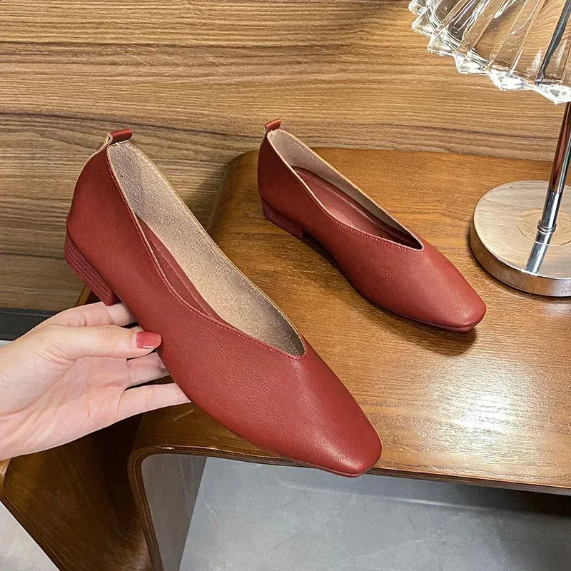 Damskie wiosenne swobodne kwadratowe noski niskie miękkie podeszwy Lolita płaskie baleriny czerwone damskie eleganckie francuskie retro klamry Mary Janes_voghion.com