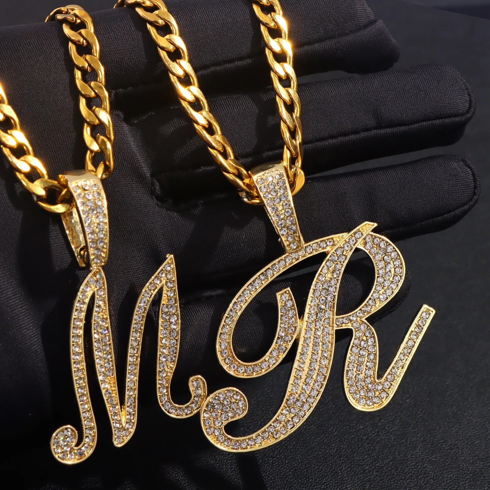 Catene Flatfoosie Collana con ciondolo a forma di lettera corsiva in acciaio inossidabile per donna con strass scintillanti e iniziale alla moda_voghion.com