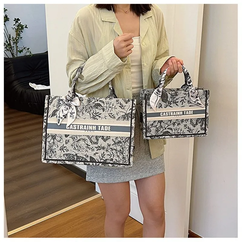 Borsa tote stampata a farfalla con tracolla a spalla e incrociata_voghion.com