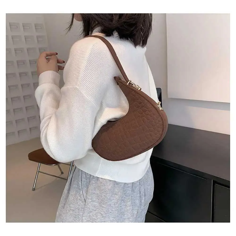 2024 New Alligator Pattern Shoulder Womens Small Handle Lower Arm Clutch Crescent Saddle Handbag Garbage Bag Y241123_voghion.com