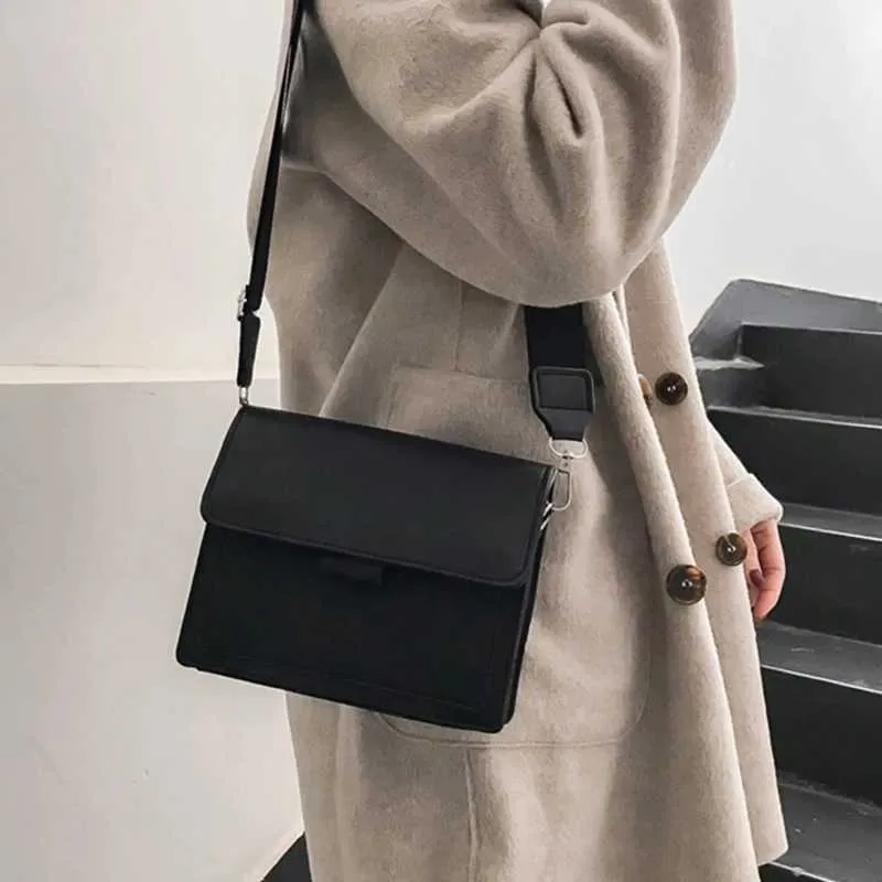 Ladies Messenger Solid Color 2023 New Trendy Wide Shoulder Strap Small Square Bag Retro Casual Simple Crossbody Ba241018_voghion.com