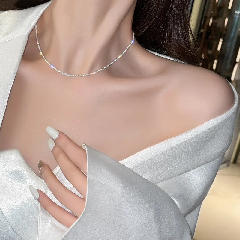 Sprankelende sleutelbeenderketting voor dames met sterrendesign_voghion.com