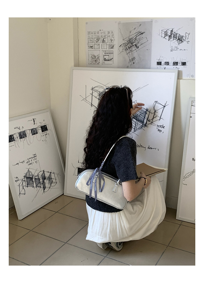 2024 Estate coreana Nuovo design di nicchia Borsa da donna portatile in stile balletto Tendenza moda Borsa versatile in argento con tracolla singola_voghion.com