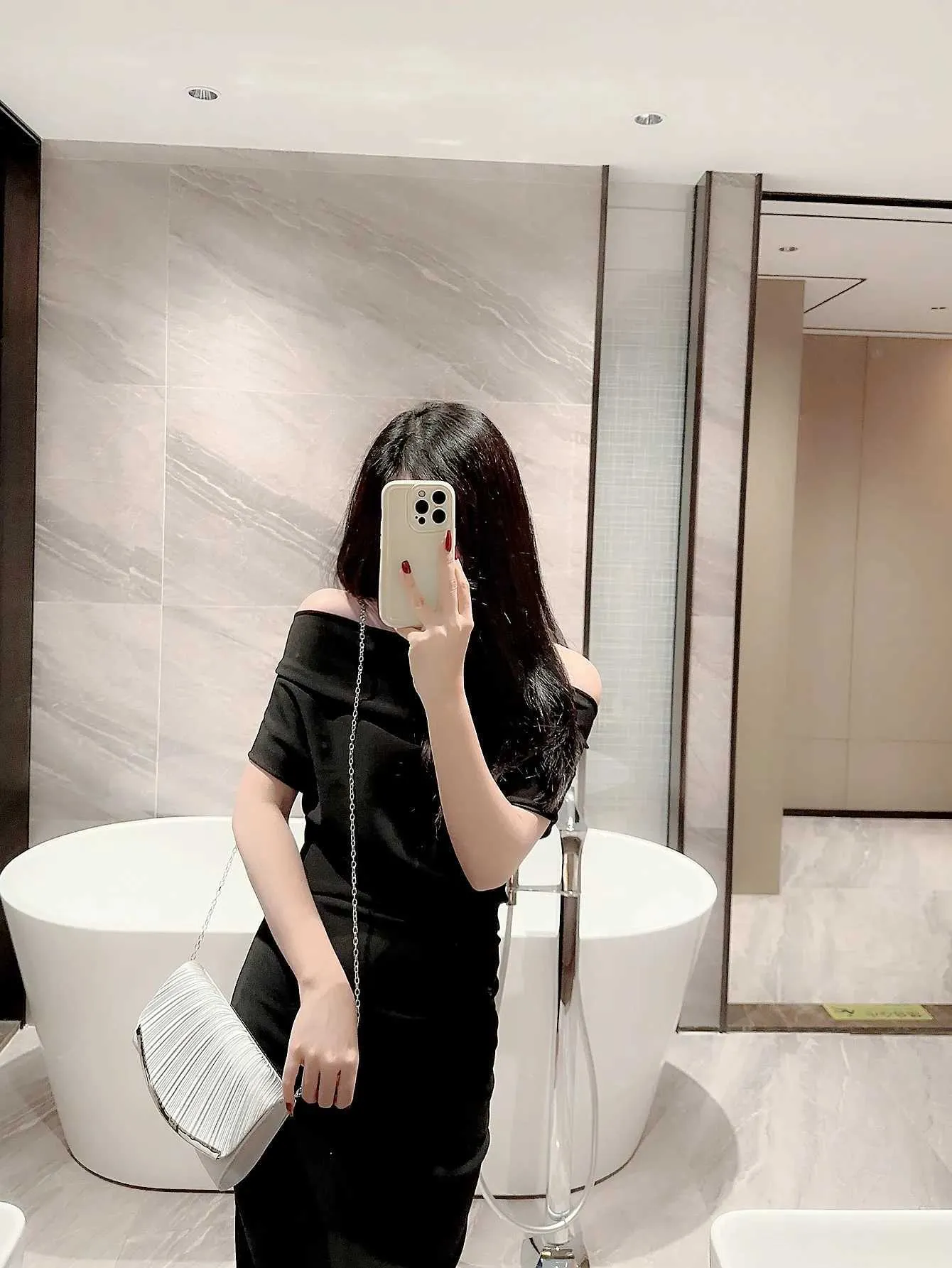 Womens fashion pleated design clutch evening metal strip decoration party dance ball wedding gift bag Y241019_voghion.com